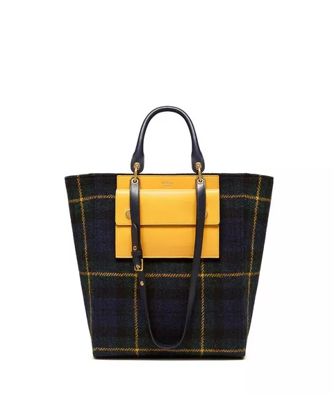Maple
The Tartan Wool Maple is inspired by British heritage in a modern spirit.