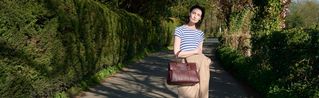 female model wearing Mulberry Bayswater bag in burgundy leather