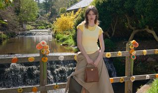 female model wearing Mulberry Islington bucket bag in oak leather