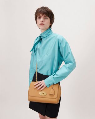 medium-lily-dark-golden-yellow-small-classic-grain