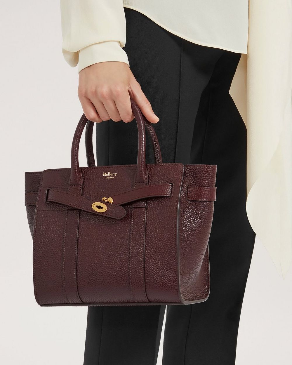 field tote in signature leather