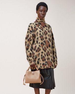 small-iris-light-salmon-heavy-grain