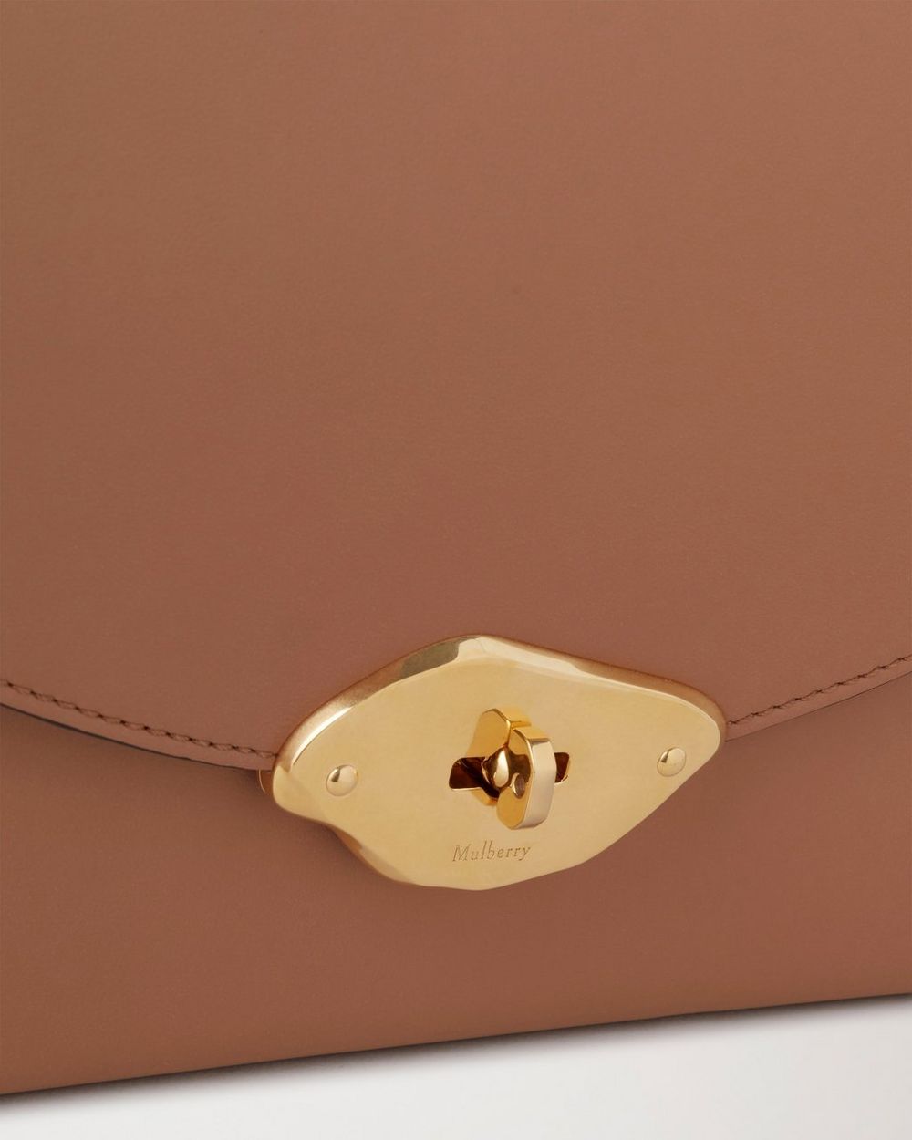 Lana Chain Shoulder Sable High Gloss Leather