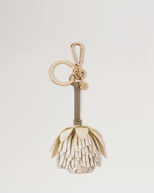 flower-keyring-pom-pom-buttermilk-eggshell-mixed-material