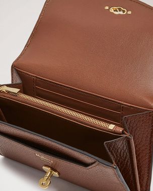 medium-darley-wallet-oak-natural-grain-leather