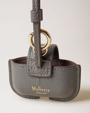 airpods-pro-case-charcoal-small-classic-grain