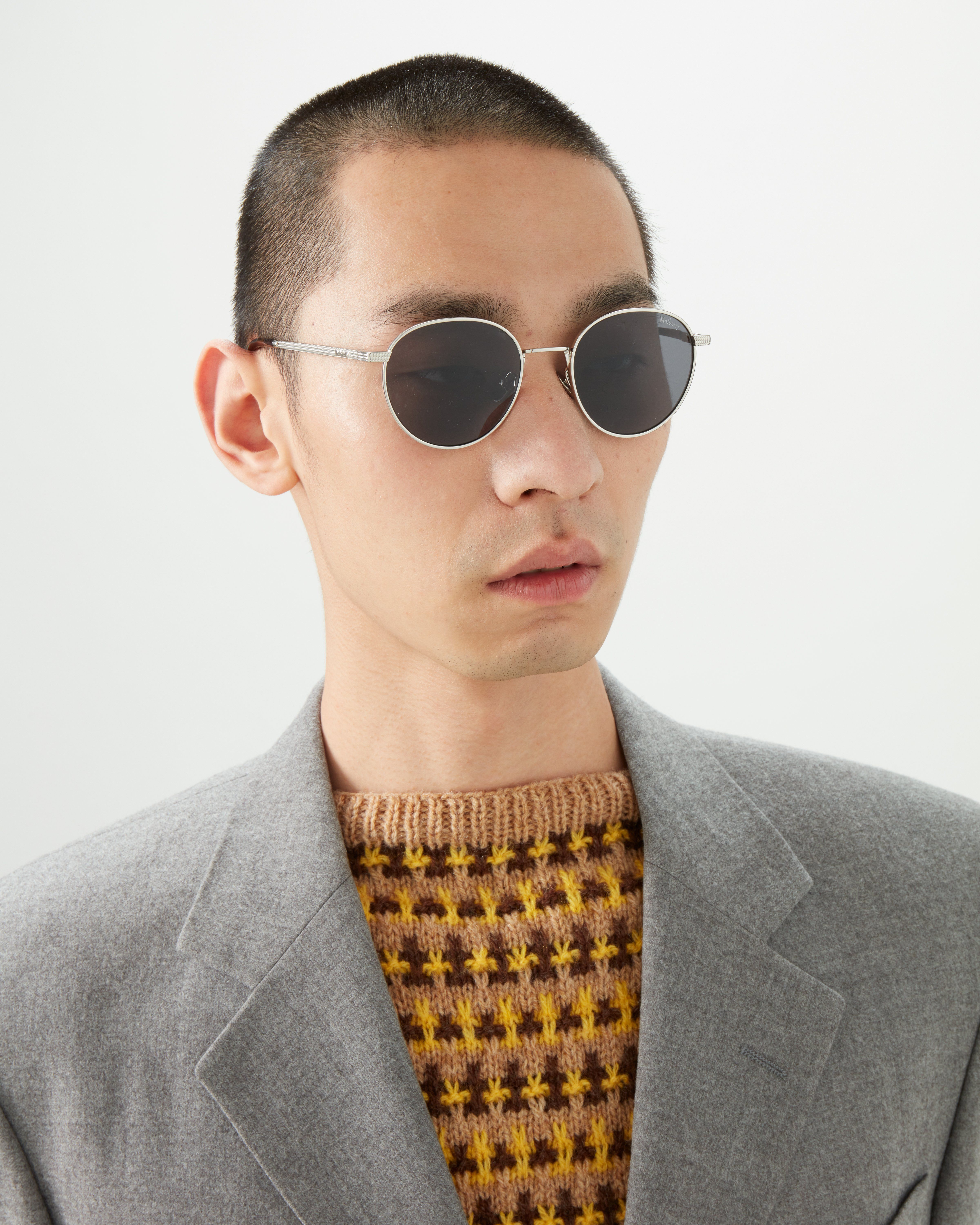 weekday trip oval sunglasses