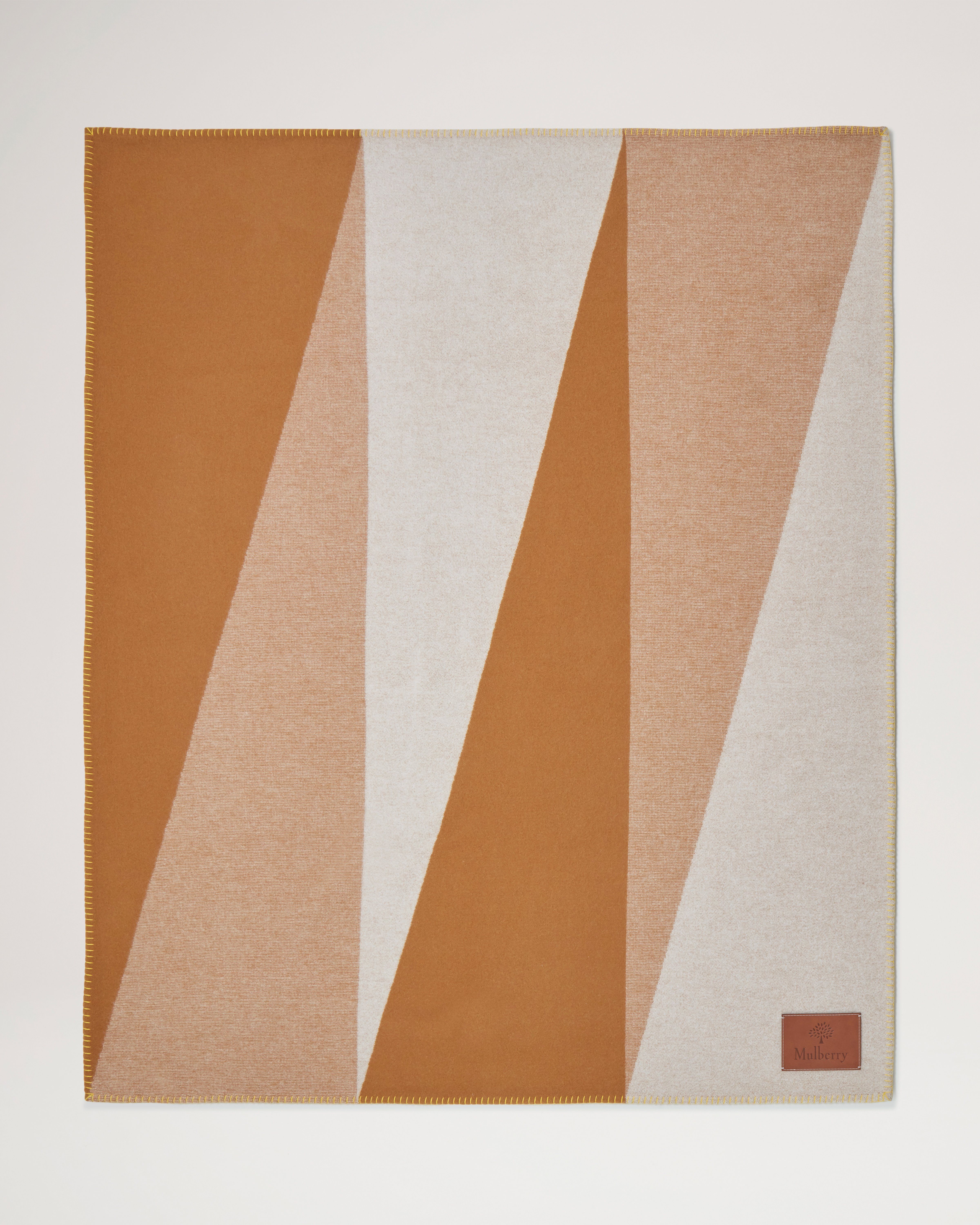 Decke mit Farbkontrasten