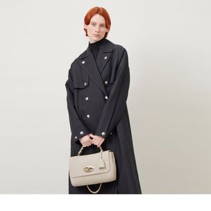 medium-top-handle-lily-chalk-heavy-grain