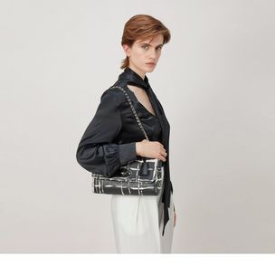 medium-top-handle-lily-black-white-printed-leather