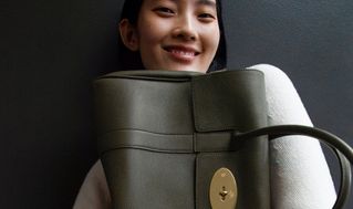 Model hugging Bayswater juniper green