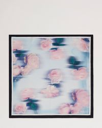 rose-&-blur-border-square